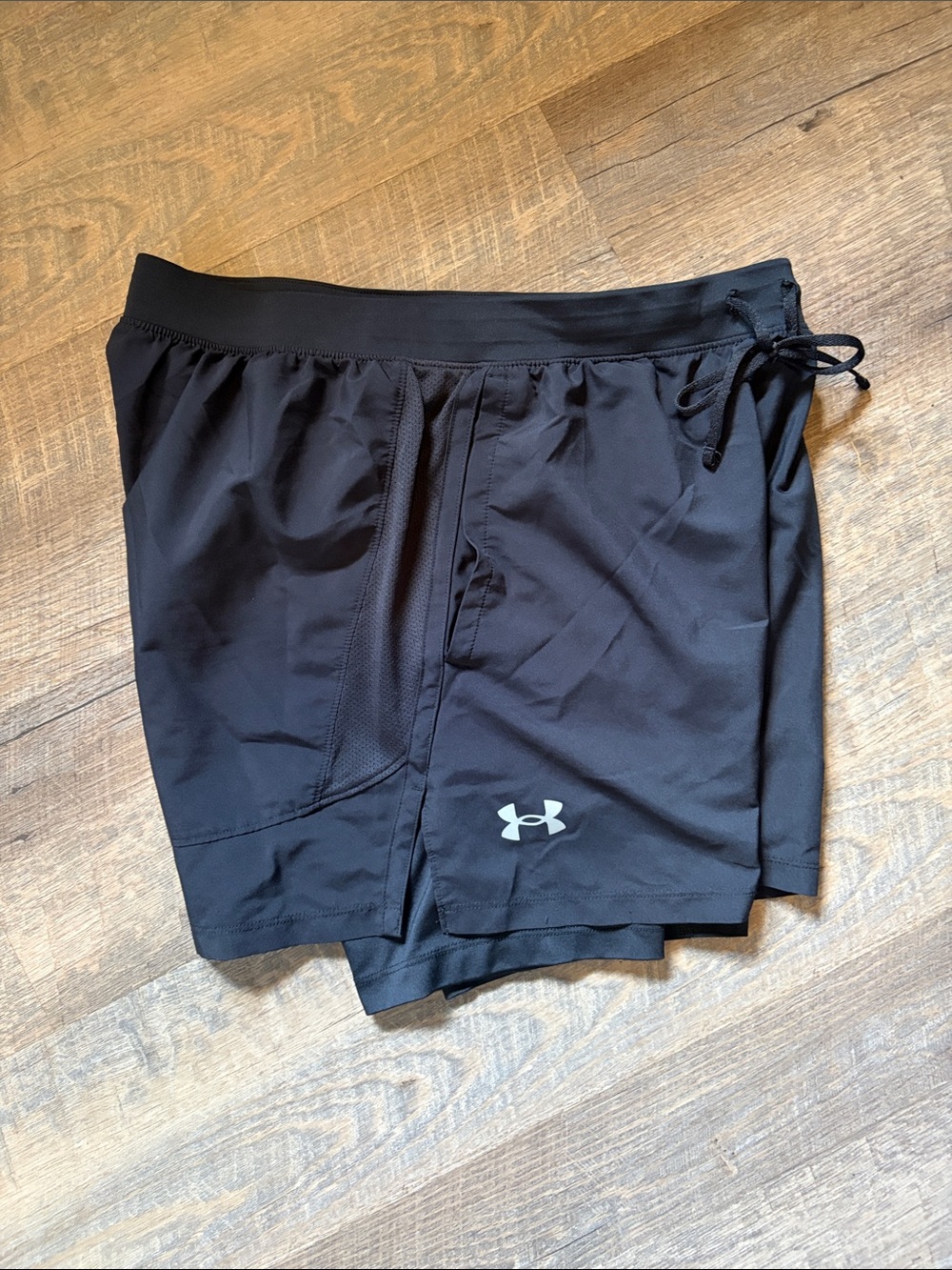 Men’s Under Armor Athletic Shorts - size Large